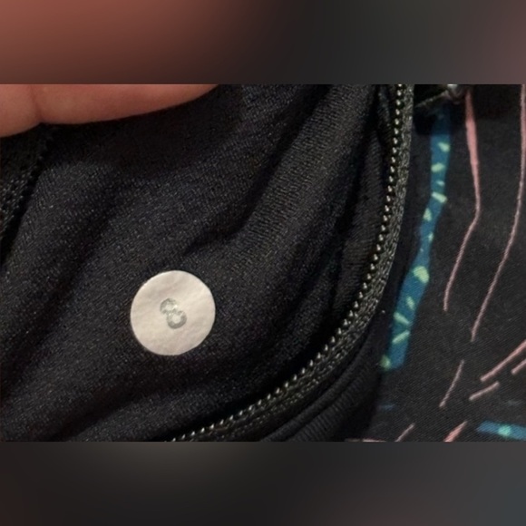 Lululemon Speed Shorts Palm Lace Tofino Teal
Multi Womens Size 8 - Picture 4 of 4